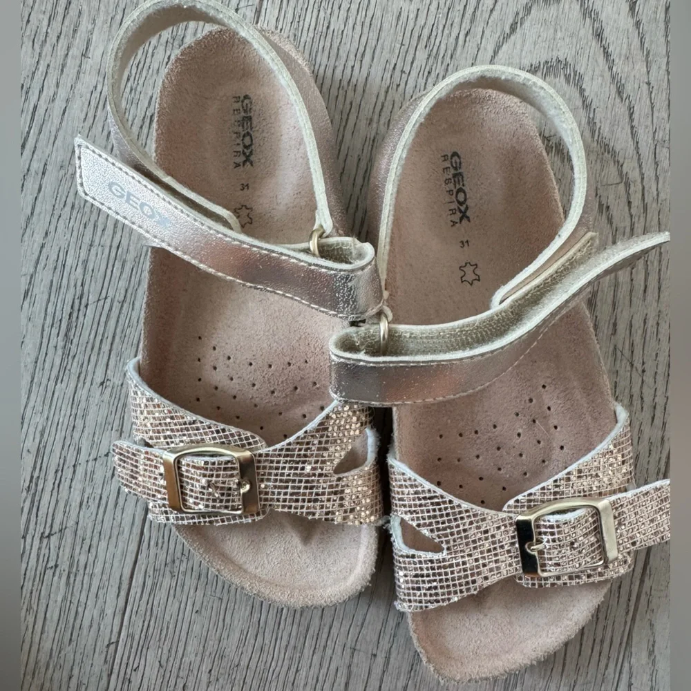 Girl’s GEOX J ADRIEL PLATINUM SANDAL (Gold color) Size EU 31/US 13